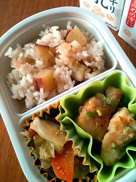 Snapdishの料理写真:今日のお弁当。さつまいもご飯、白身魚ネギ味噌焼き、胡麻和え。|junko koyanagiさん