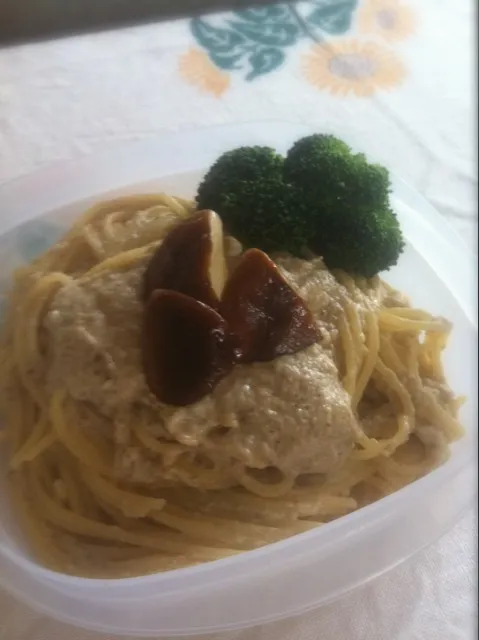 Spaghetti alla crema di funghi porcini con broccoli /ポルチーニと椎茸のクリームスパゲティ、ブロッコリ #obento|s_bosatsuさん