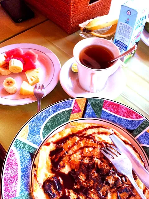 Banana pancake+ fruits platter+tea|Nathalie Straversさん