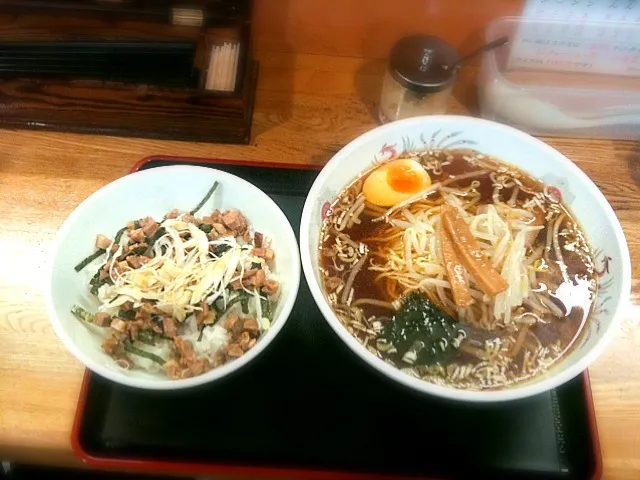 ラーメンとミニチャーシュー丼のセットで580円は安い！|MINORU SUYAMAさん