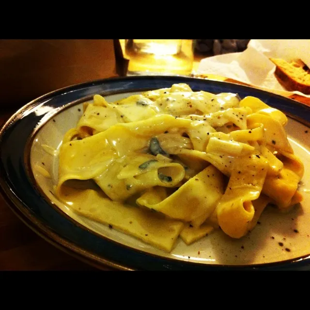 Snapdishの料理写真:fresh paparadelle pasta with bleu alfredo|mathilde goldschmidtさん