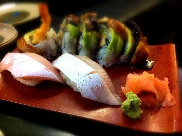 Hamachi (my benchmark for how great sushi house is) & Typical dragon roll|neotwothreeさん