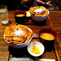 Snapdishの料理写真:このあと味噌汁をパイセンに向かって、、びしゃーーんしちゃってすみませんでした。でも、やさしぃパイセン（；＿；）豚丼 \680 。|kumaさん