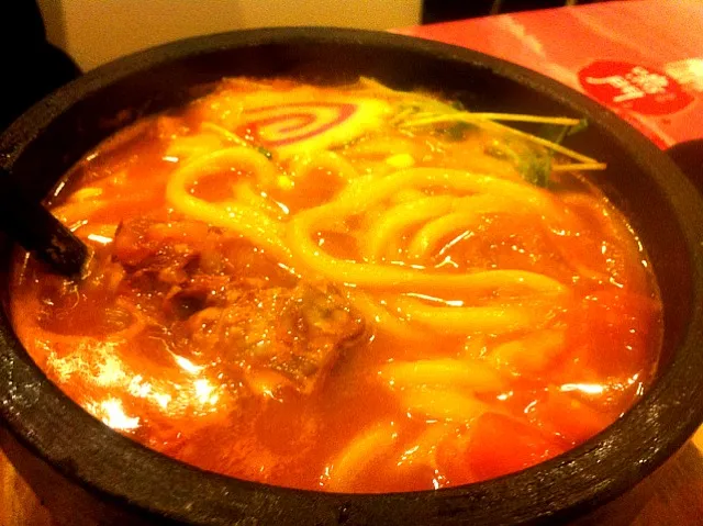 Snapdishの料理写真:stone pot porcine cartilage tomato soup udon|skyblueさん