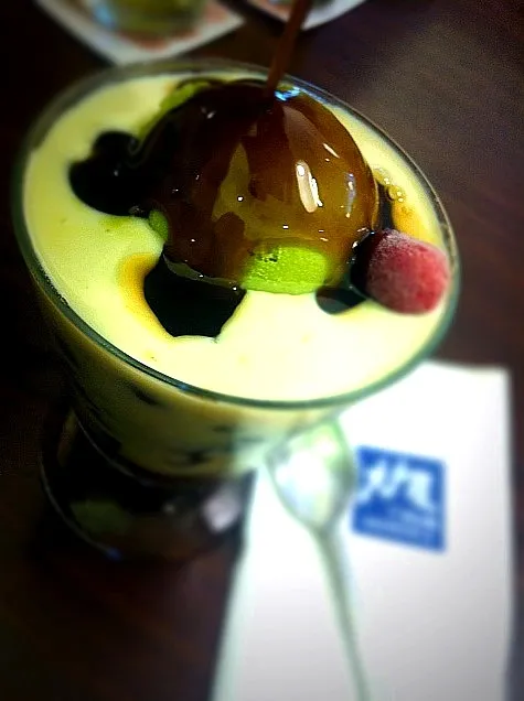 sweet peas with green tea icecream in soy milk :)|nuttyさん