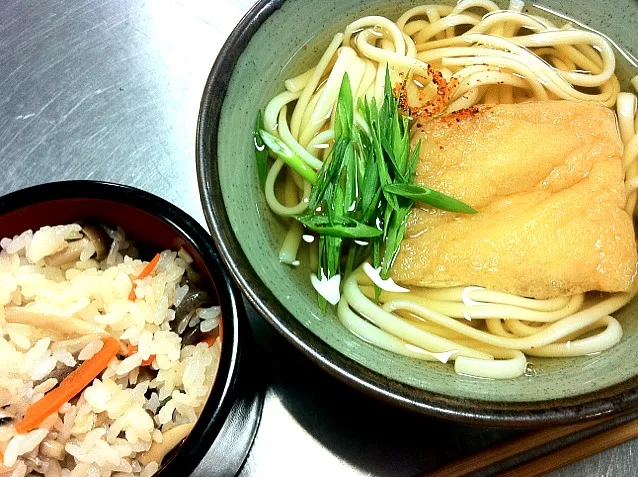 きつねうどん    かやくご飯|とんさん