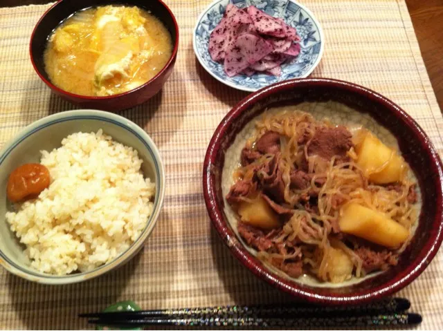 今日の晩ご飯 / 肉ジャガ、白菜の味噌汁、玄米、大根の和え物|Nanaさん