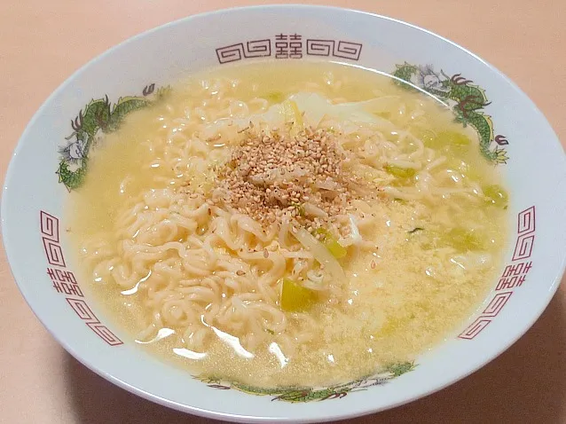 サッポロ一番塩ラーメン ネギ玉子|マハロ菊池さん