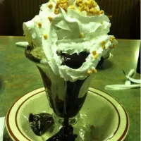 Snapdishの料理写真:Hot Fudge Sundae|Kris Prideさん