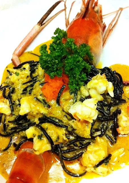 Snapdishの料理写真:Spaghetti Squid Ink with Giant Freshwater Prawn Cream Sauce|Zenithさん