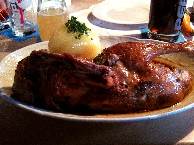 Snapdishの料理写真:Kirta Ente mit Knödel und Blaukraut|triniさん