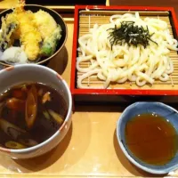 Snapdishの料理写真:鴨南つけ汁うどんと五色天ぷら|ともちさん