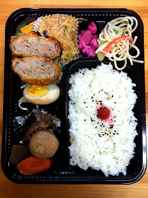 Snapdishの料理写真:日替わり幕の内弁当|たんぽぽ娘さんさん