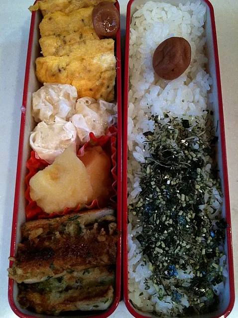 今日のお弁当。じゃこ入り卵焼き、ちくわ磯辺焼き、シュウマイ、ジャガイモ煮っころがし|Ｐ助さん