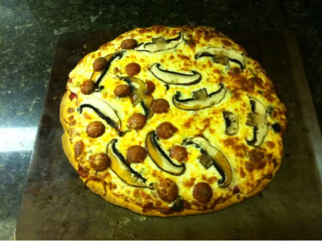 portobello and pepperoni pizza|Jimmy Gillilandさん