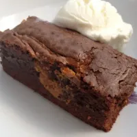 Dulce de leche brownies with vanilla ice cream|morgan lonsdaleさん