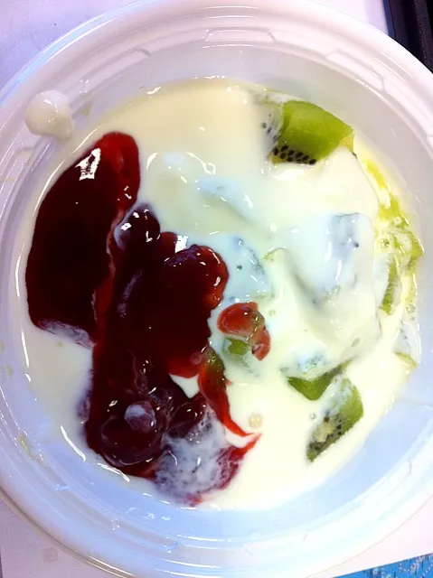 kiwi & Strawberry Yogurt|Lauraさん