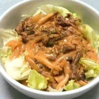 Snapdishの料理写真:ビーフストロガノフ丼|miyakoさん