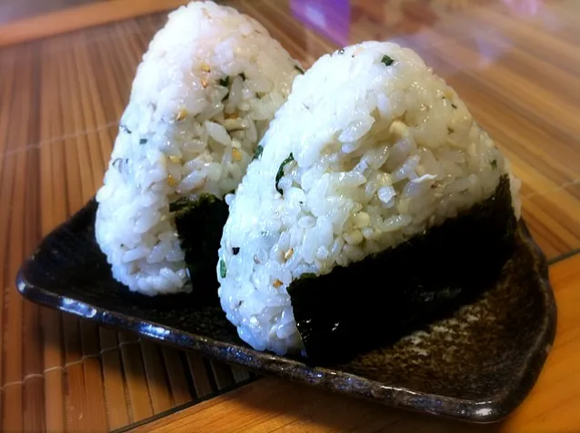 白しめじと舞茸の混ぜご飯おにぎり|ちょこたんさん