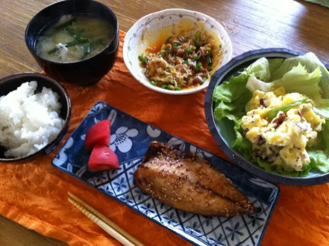 ニラとなすの味噌汁   鯵の開き|高田恵子さん