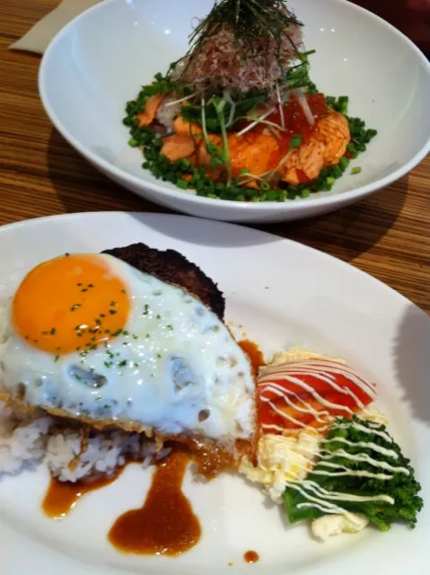 Snapdishの料理写真:炙りサーモン親子丼、ロコモコ丼|makikoさん