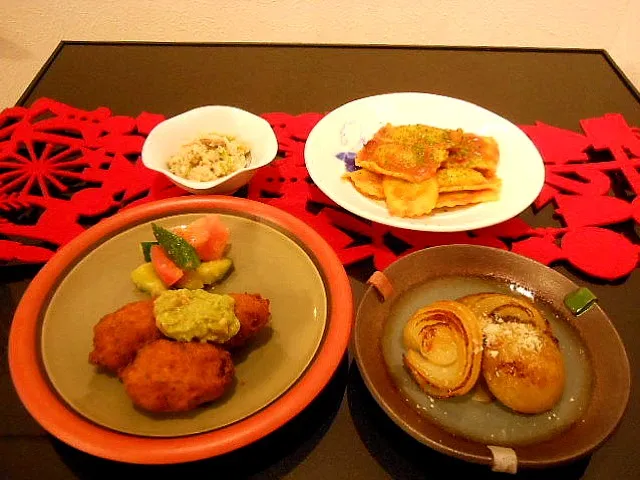 2011/10/23 今日の晩ご飯  タラとおからのマッシュポテト揚、リコッタ&スピナッチのパンツェロッタアラビアータソース、玉ねぎのステーキ、卯の花|buckshanさん