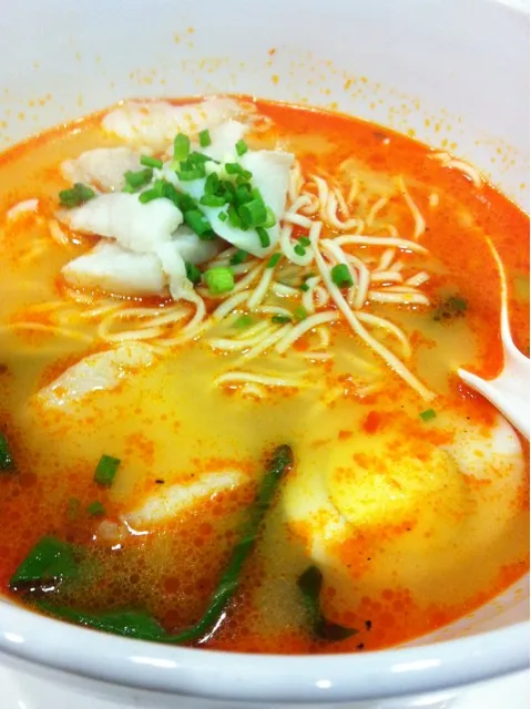 tomyum ramen with fresh fish|fangz watdafudkさん