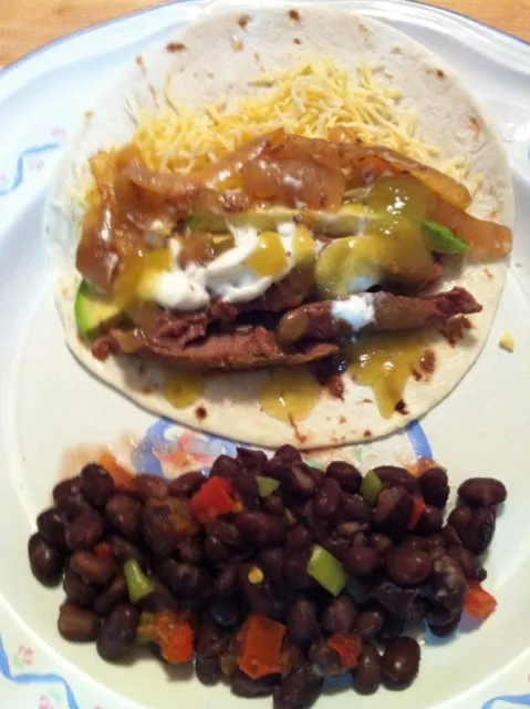 Sirloin Strip Tacos with Black Beans|http://melissasmenu.wordpress.com/さん