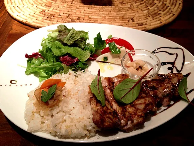 豚肉バルサミコソースと採れたて野菜の玄米プレート|Frederiqueさん