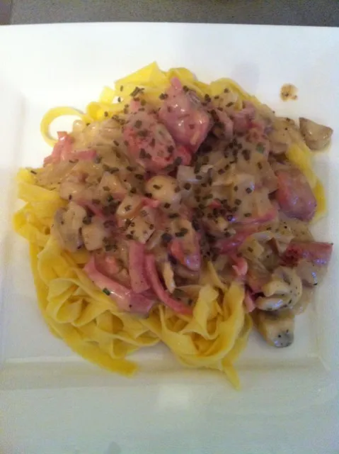 Snapdishの料理写真:Tagliatelle met champignon roomsaus|Richard Koolenさん