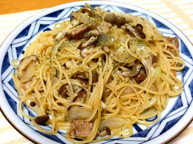 椎茸しめじのピリ辛バター醤油パスタ|kitaさん