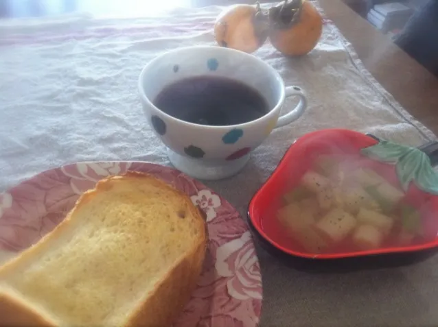 Zuppa della cipolla verde e zenzero con pepe,pane,coffee / 葱としょうがのスープ、パン、コーヒー|s_bosatsuさん