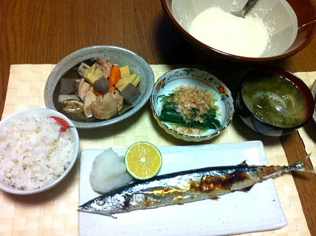 秋刀魚、筑前煮、水菜のおひたし、お味噌汁、麦とろ飯。|Angie44さん