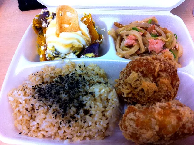 Croquettes, pumpkin salad and udon noodle bento|chan mitsuさん