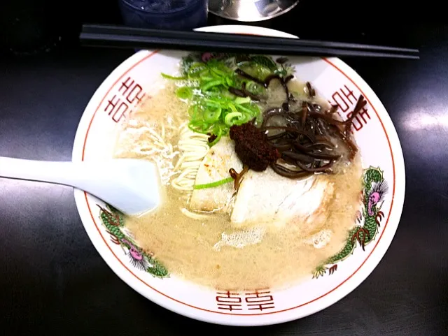 Snapdishの料理写真:秘伝辛香ダレとんこつラーメン|Yas Nakさん