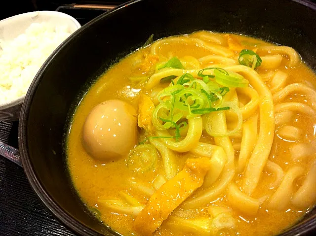 Snapdishの料理写真:温玉カレーうどん@千吉錦糸町店|ゅωゅωさん