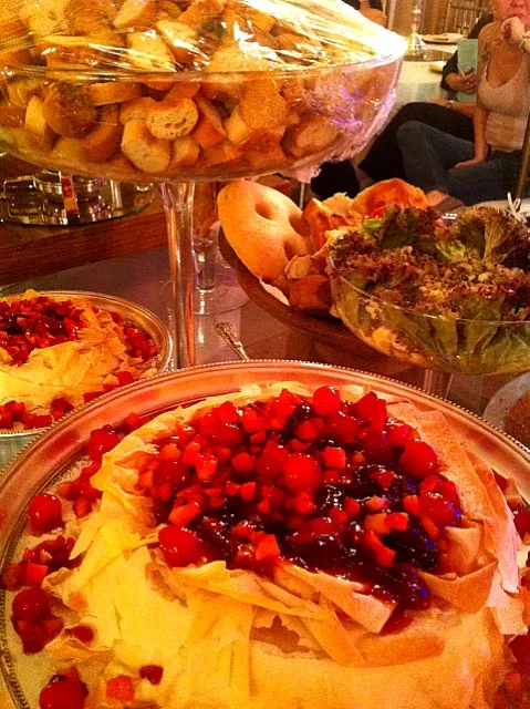 Croc de Brie com Frutas vermelhas|neno sampaioさん