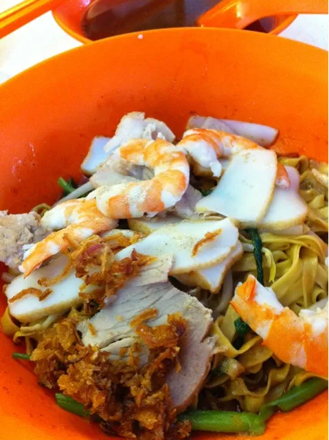 Snapdishの料理写真:prawn noodles dry|mikko tanさん