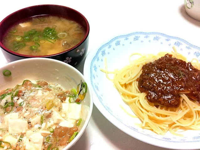 Snapdishの料理写真:ミートスパ,なめこ味噌汁,納豆豆腐の山芋かけ|田村さん