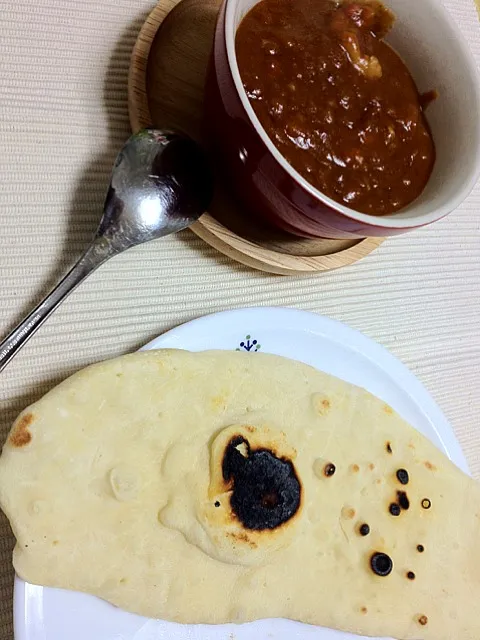 手作りナンとカレー 焦げてるけども。|seiさん