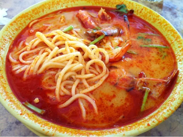 tom yam prawn noodles|Darren Loさん