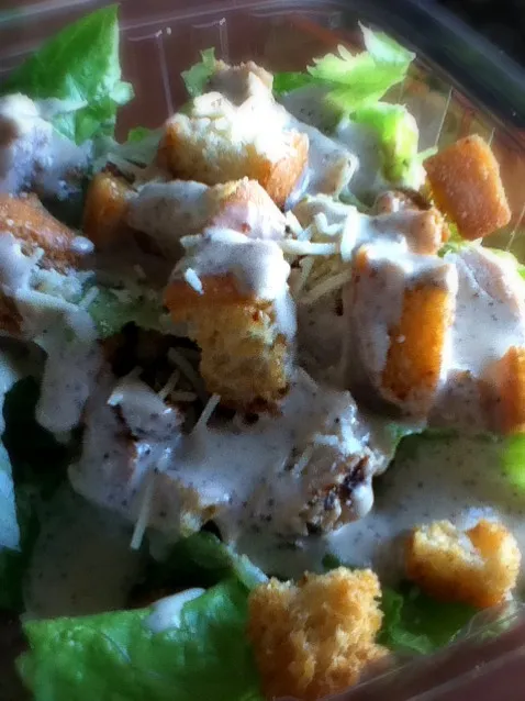 Trader Joe's cesar salad with chicken breast|Funky Chefさん