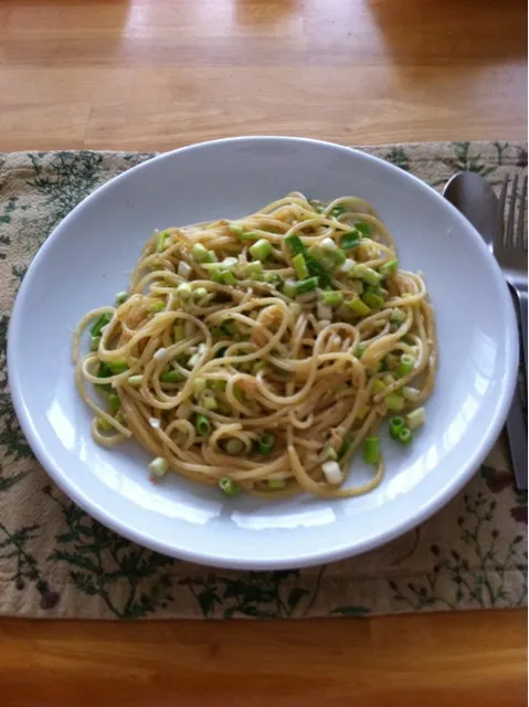 椎名誠さんのレシピにインスパイアされた、九条ネギとかつお節とマヨネーズのパスタ。何気に美味！|snow0403さん