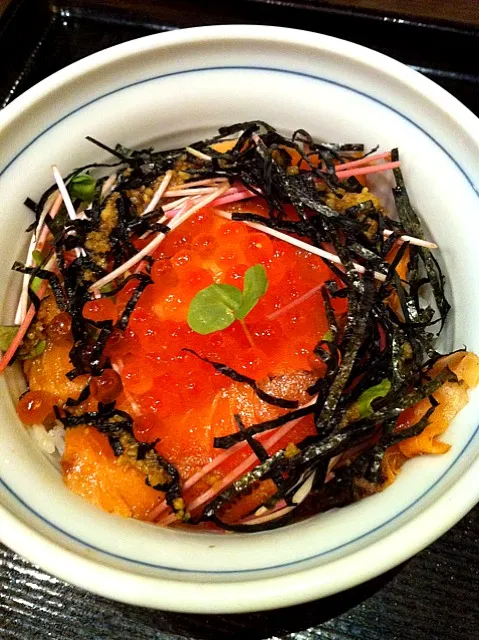 いくらと炙り鮭の親子丼＊|FRANさん