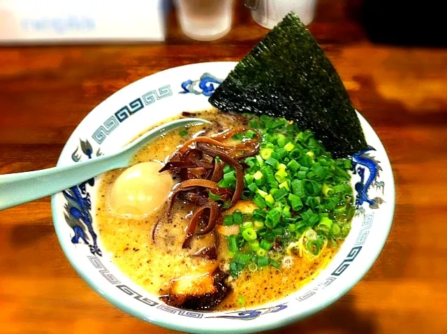 半熟卵入りラーメン|まどろみさん