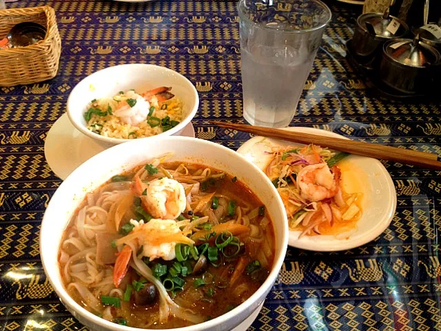 Snapdishの料理写真:トムヤムクンラーメンなど|mikkoさん