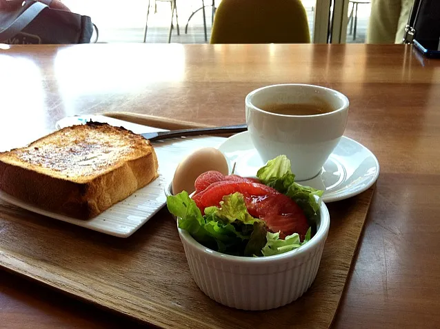 モーニングコーヒー  トースト、サラダ|大石さん