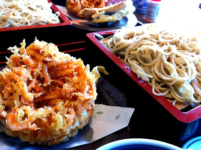 Snapdishの料理写真:桜海老のかき揚げと蕎麦|フルさん