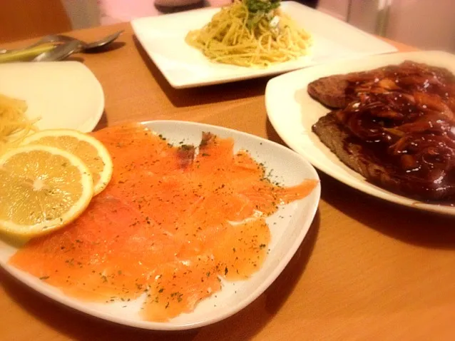 Snapdishの料理写真:Spaghettis genovese, Carpacho de saumon & Steak au sauce du vin|Naoyuki Yoshimuraさん