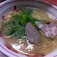 Snapdishの料理写真:長浜ラーメン|yurinyaさん